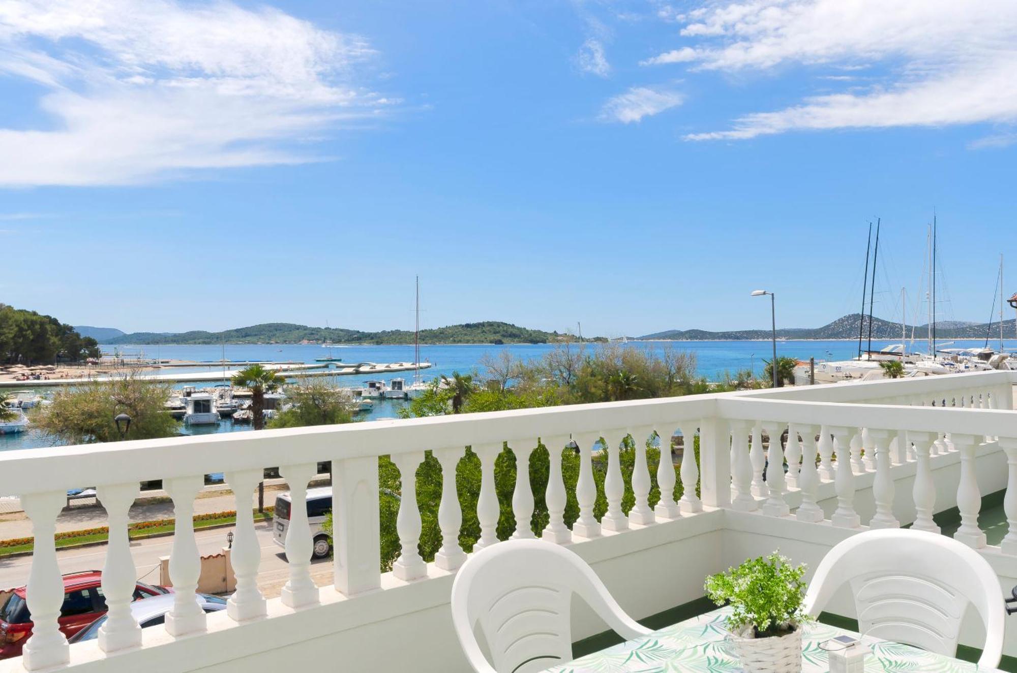 Apartment And Rooms Artina Vodice Exterior foto